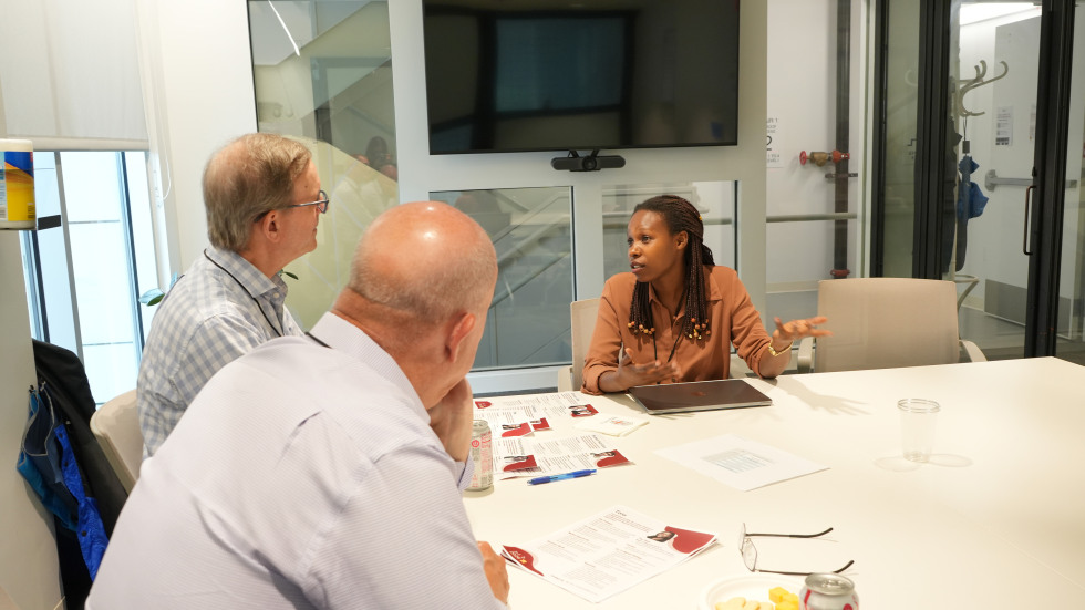 Venture founder shares her venture to mentors